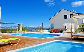 Apartments Kula